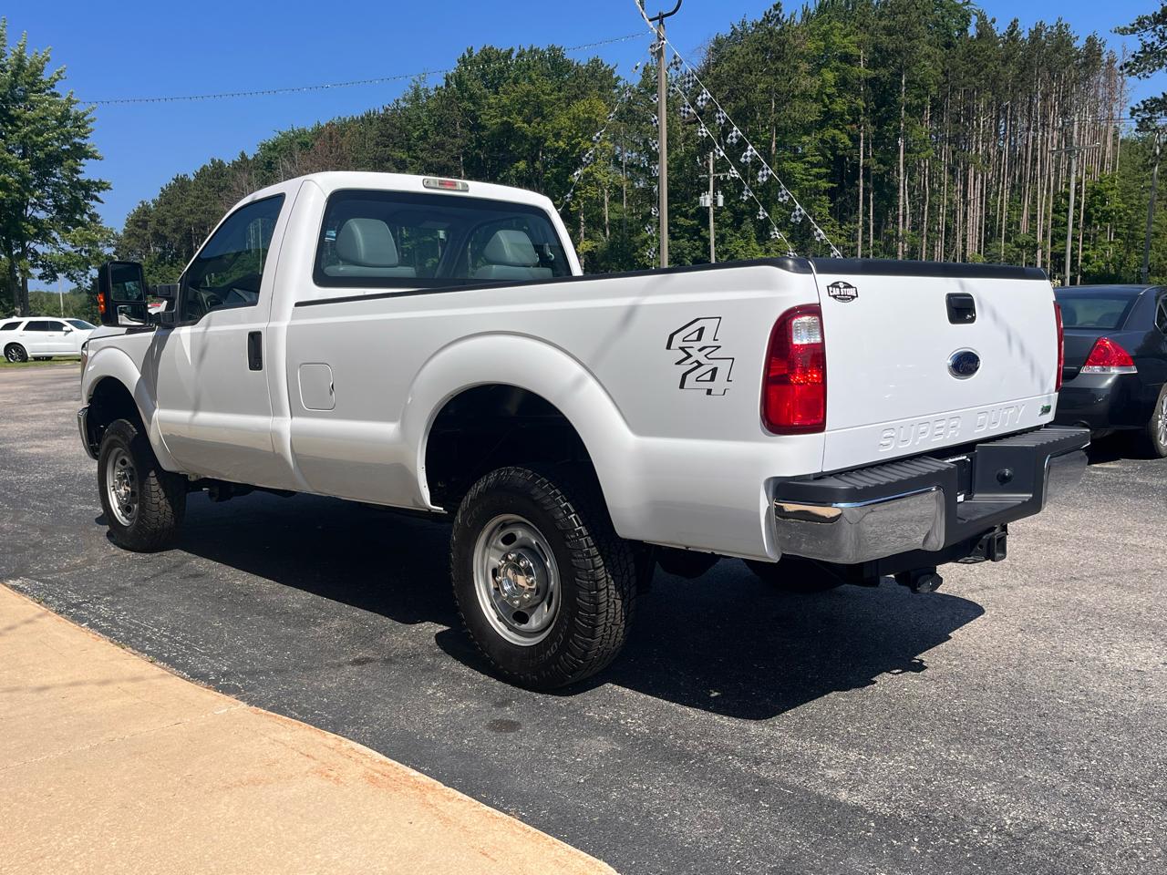 Ford Super Duty F-250 SRW XL 4WD Reg Cab 8' Box 2015