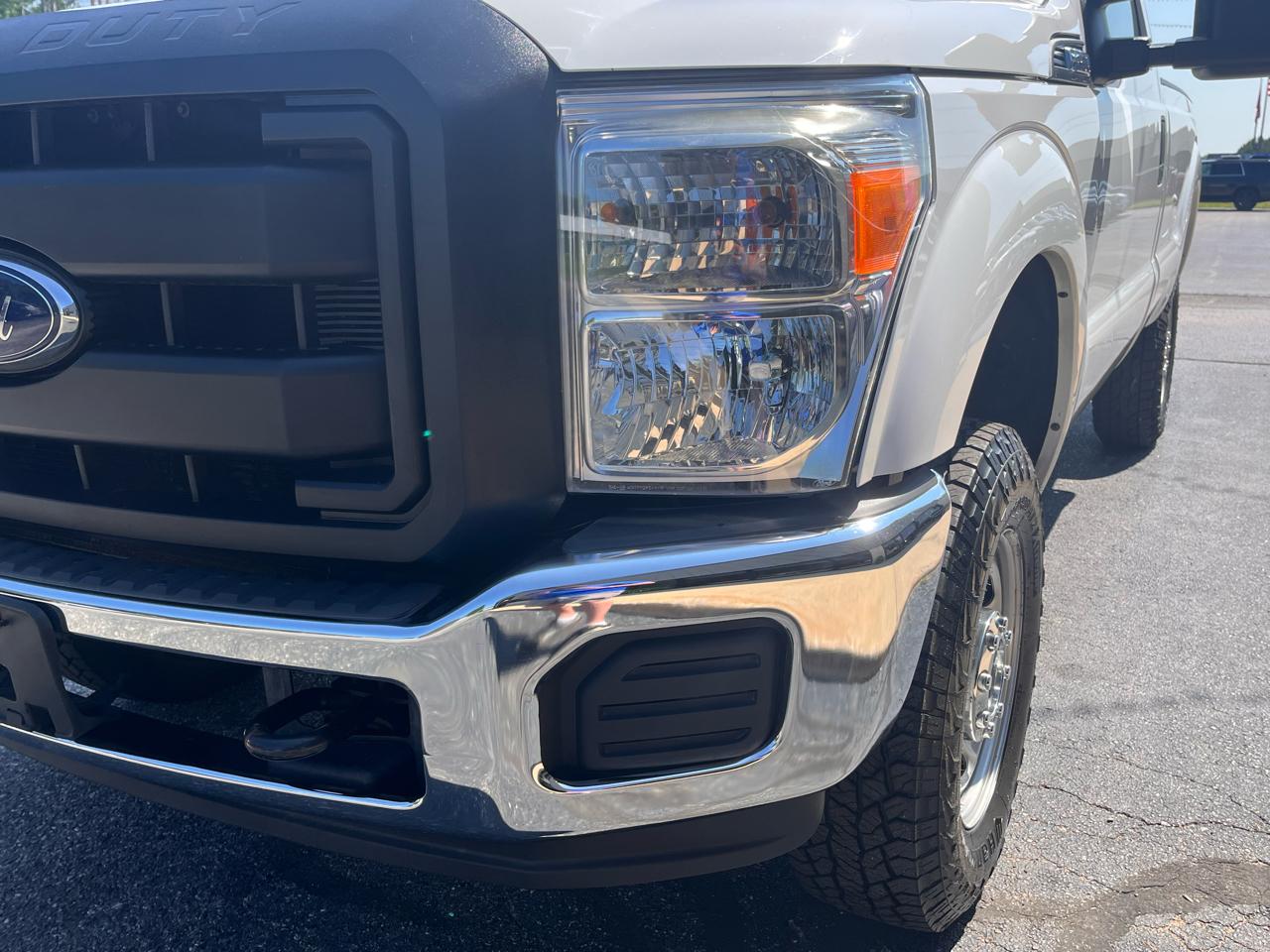 Ford Super Duty F-250 SRW XL 4WD Reg Cab 8' Box 2015