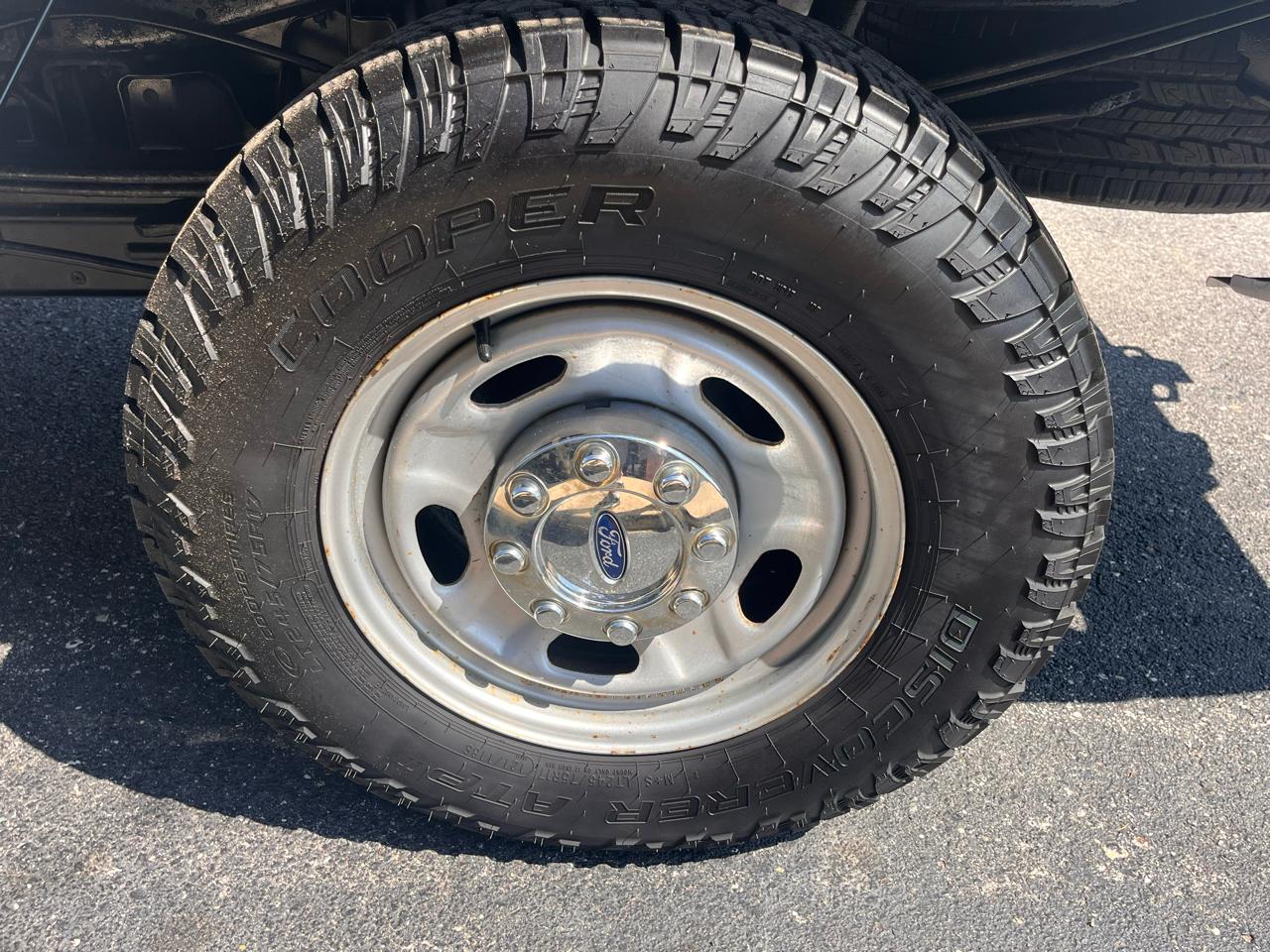 Ford Super Duty F-250 SRW XL 4WD Reg Cab 8' Box 2015