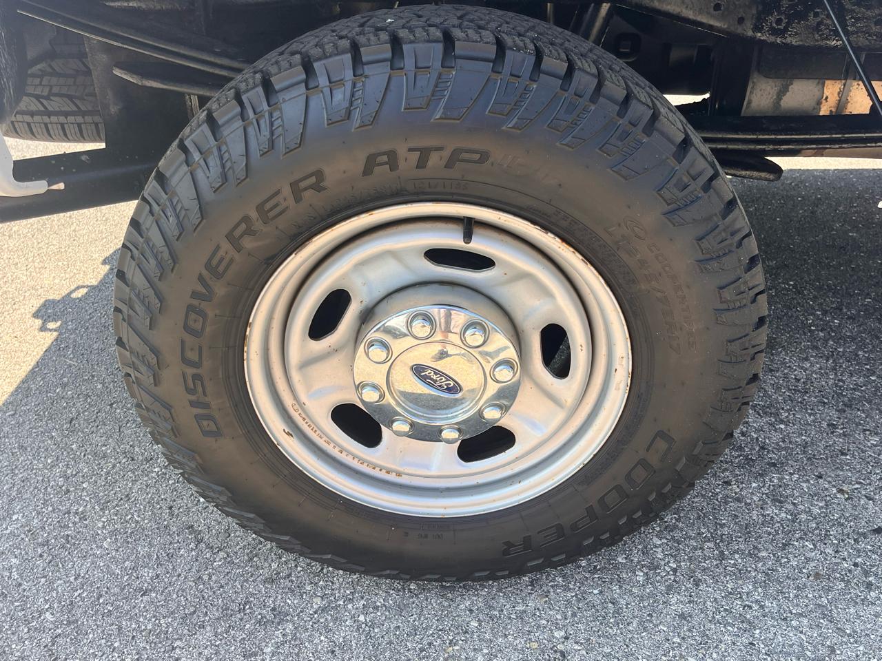 Ford Super Duty F-250 SRW XL 4WD Reg Cab 8' Box 2015