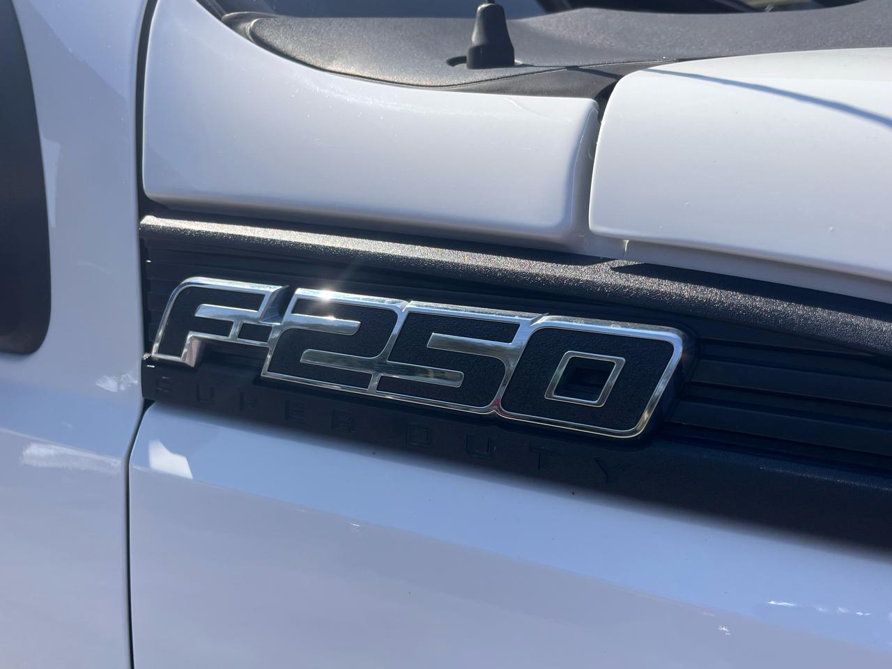 Ford Super Duty F-250 SRW XL 4WD Reg Cab 8' Box 2015