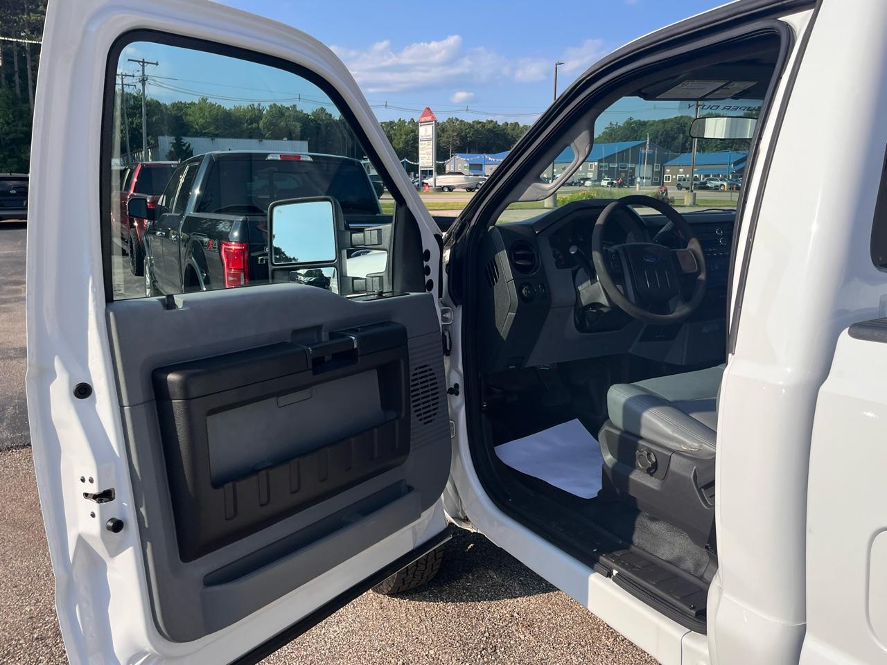 Ford Super Duty F-250 SRW XL 4WD Reg Cab 8' Box 2015