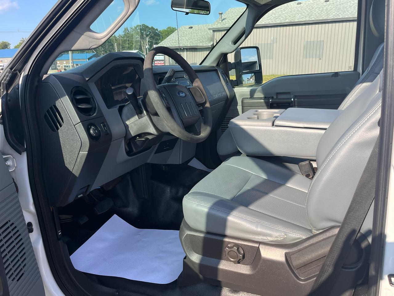 Ford Super Duty F-250 SRW XL 4WD Reg Cab 8' Box 2015