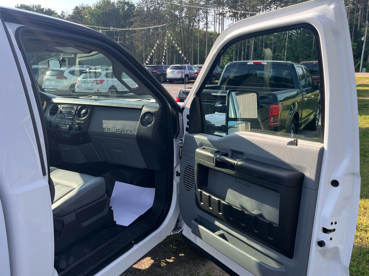 Ford Super Duty F-250 SRW XL 4WD Reg Cab 8' Box 2015