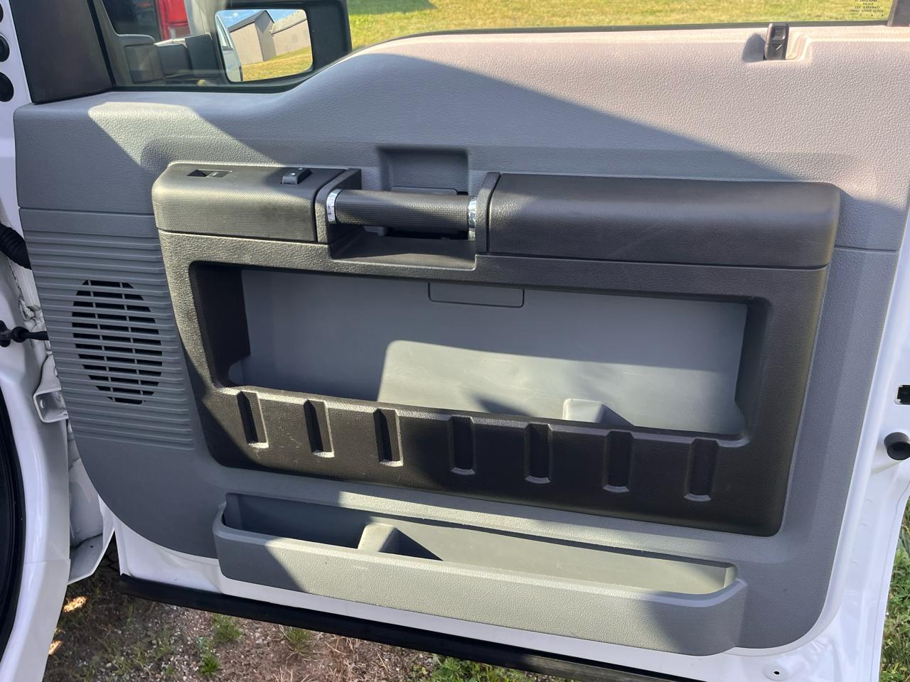 Ford Super Duty F-250 SRW XL 4WD Reg Cab 8' Box 2015