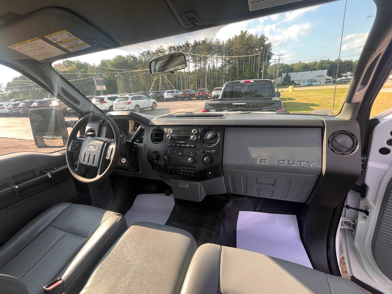 Ford Super Duty F-250 SRW XL 4WD Reg Cab 8' Box 2015