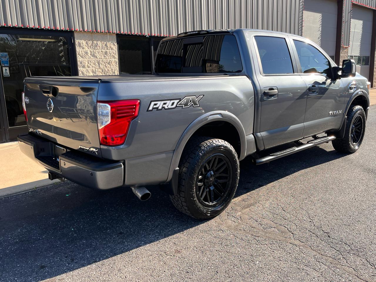 Nissan Titan 4x4 Crew Cab PRO-4X 2017