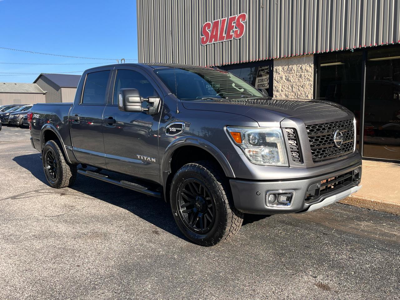 Nissan Titan 4x4 Crew Cab PRO-4X 2017