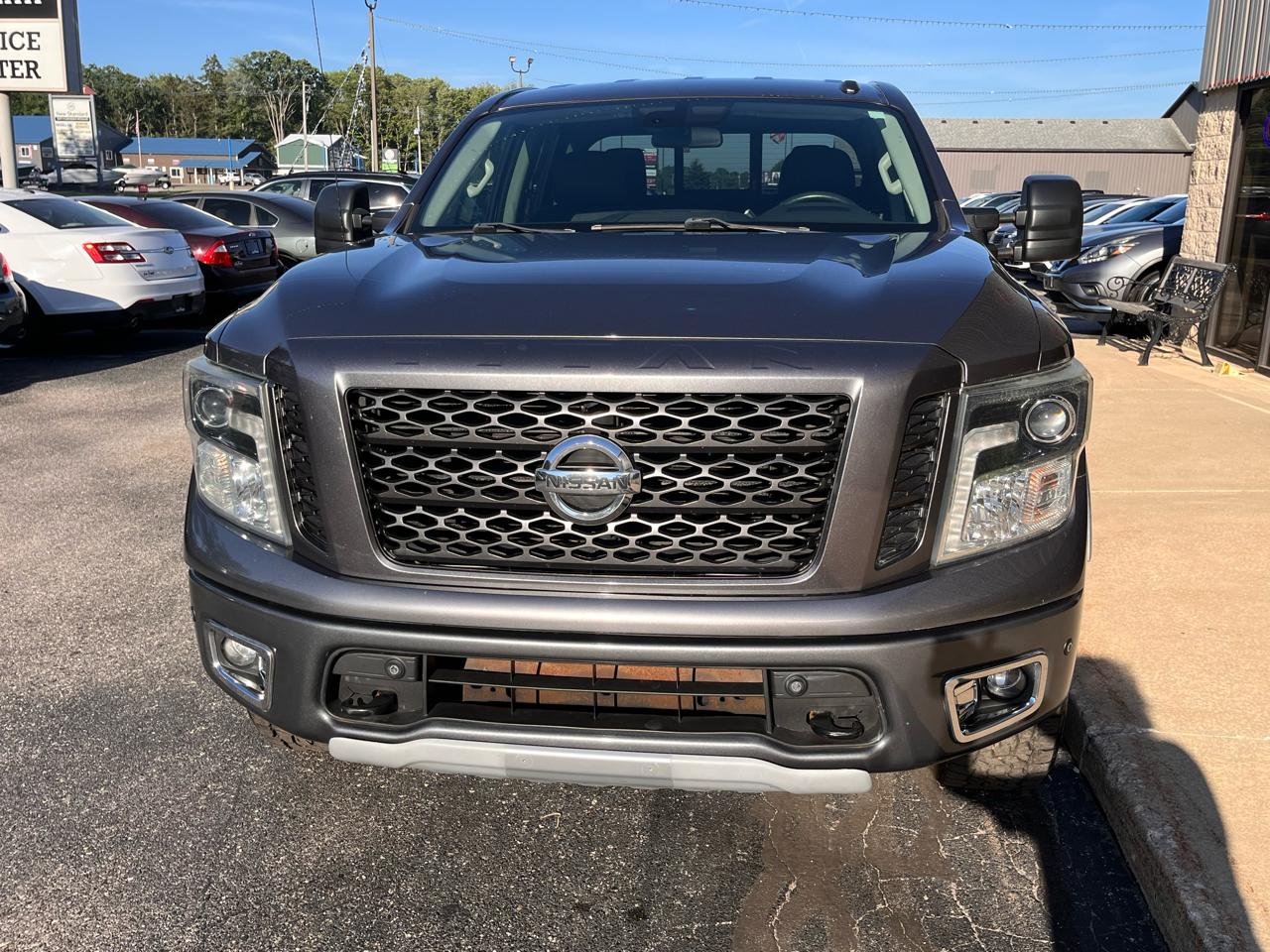 Nissan Titan 4x4 Crew Cab PRO-4X 2017