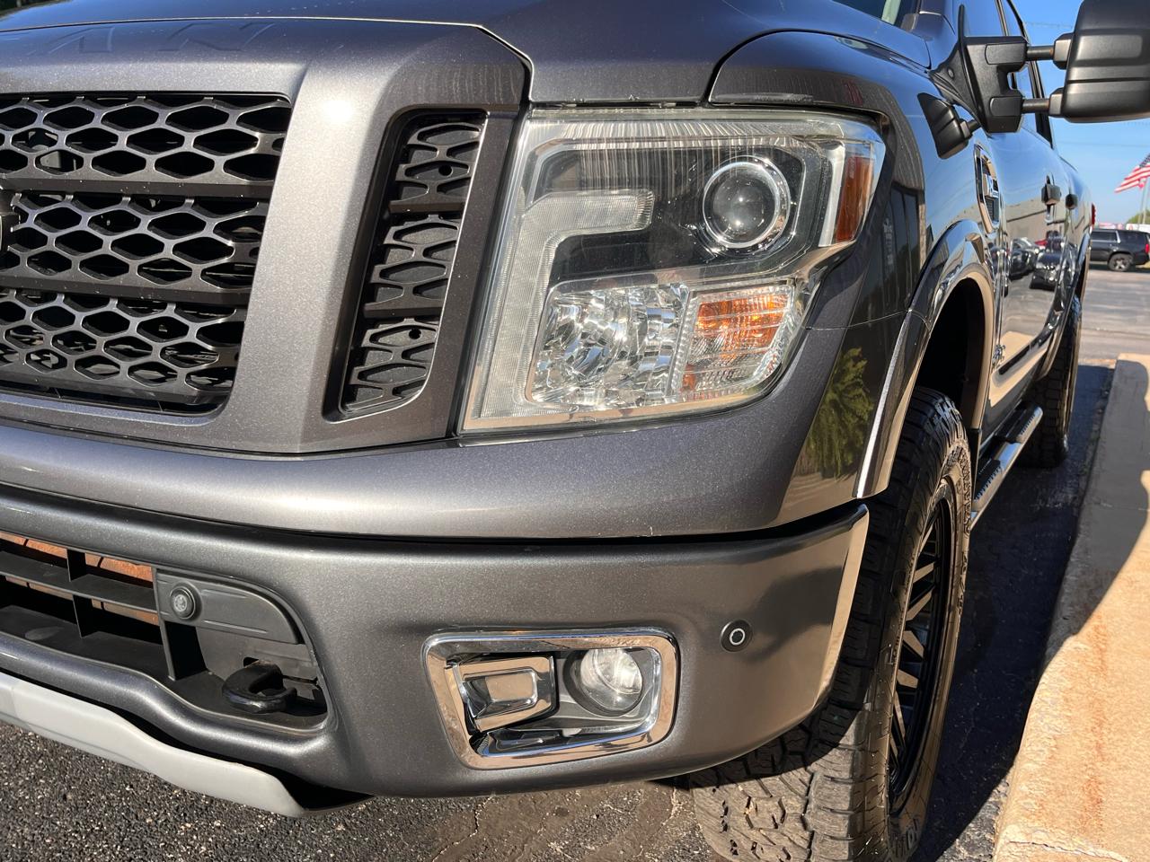 Nissan Titan 4x4 Crew Cab PRO-4X 2017