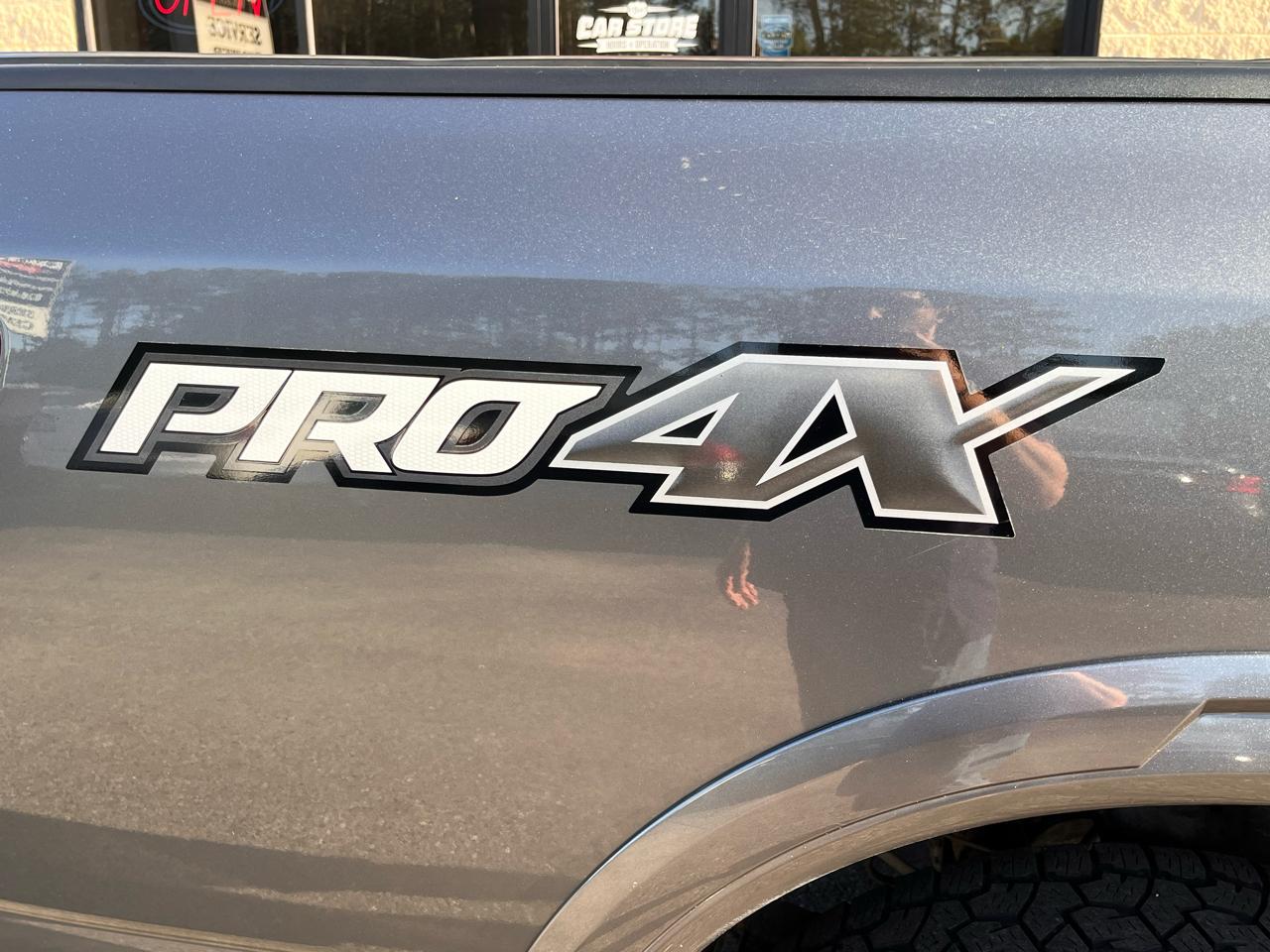 Nissan Titan 4x4 Crew Cab PRO-4X 2017