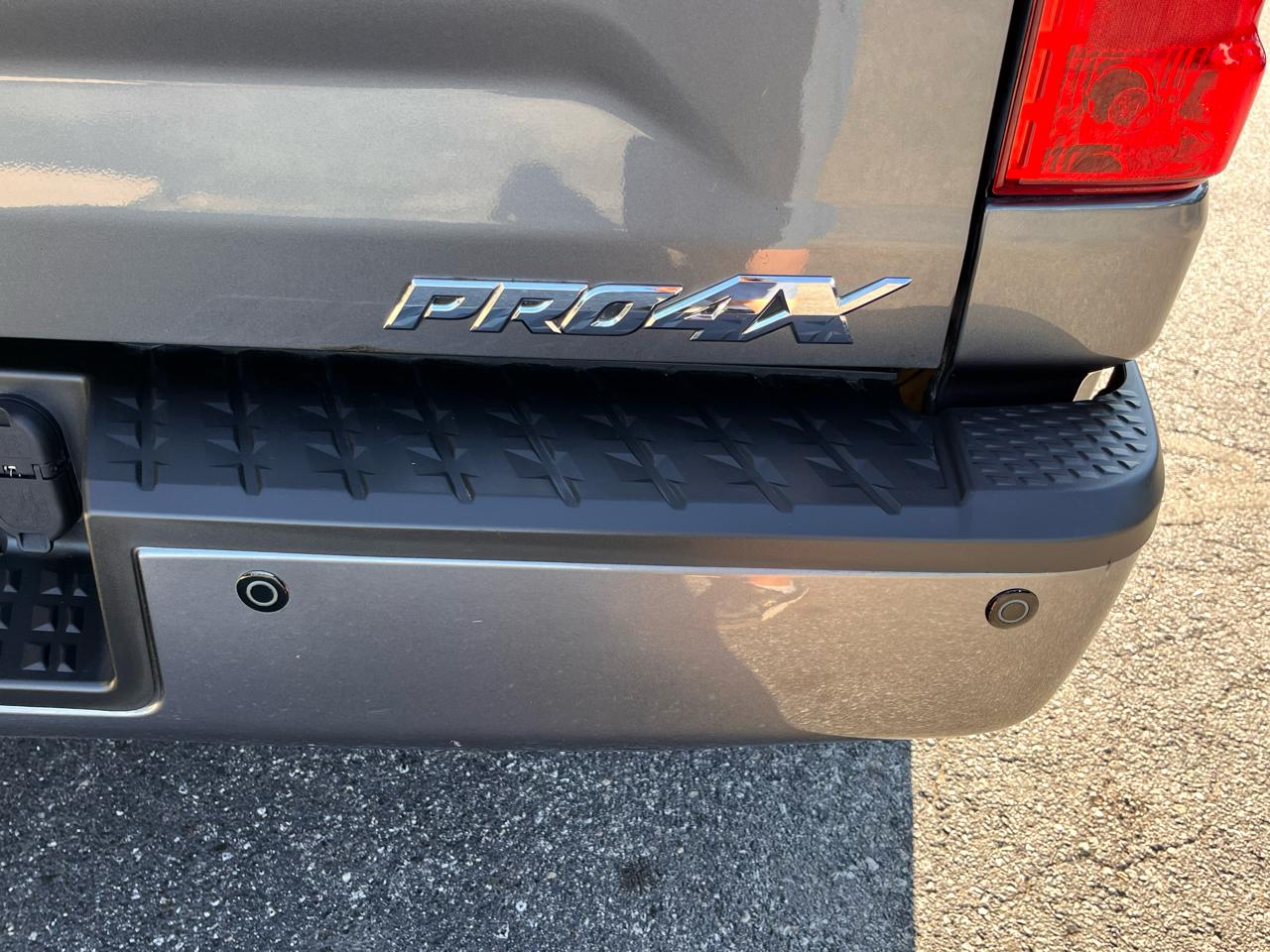 Nissan Titan 4x4 Crew Cab PRO-4X 2017