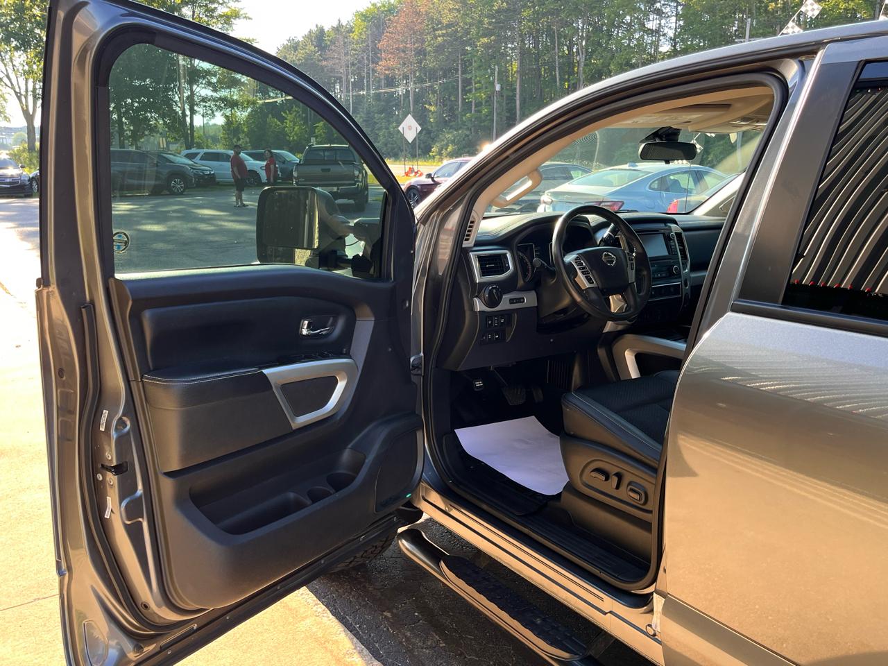 Nissan Titan 4x4 Crew Cab PRO-4X 2017