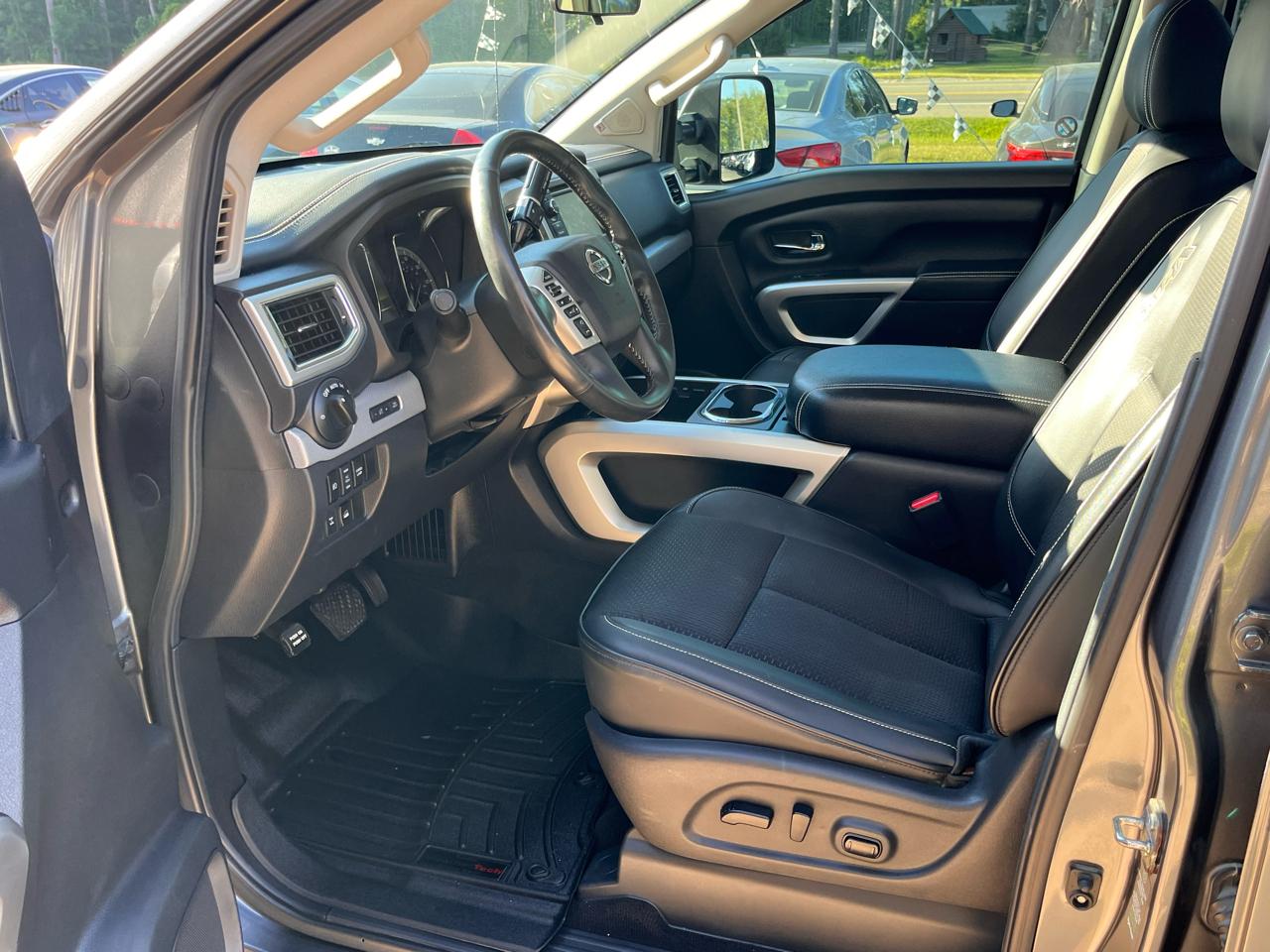 Nissan Titan 4x4 Crew Cab PRO-4X 2017