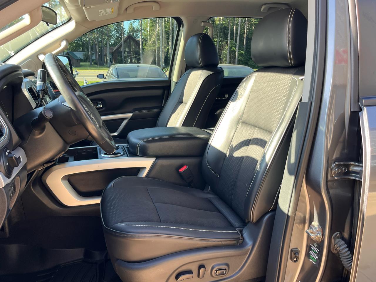 Nissan Titan 4x4 Crew Cab PRO-4X 2017