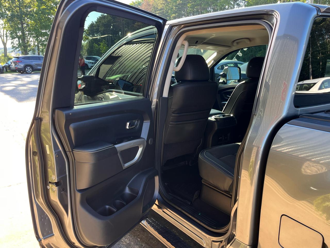Nissan Titan 4x4 Crew Cab PRO-4X 2017