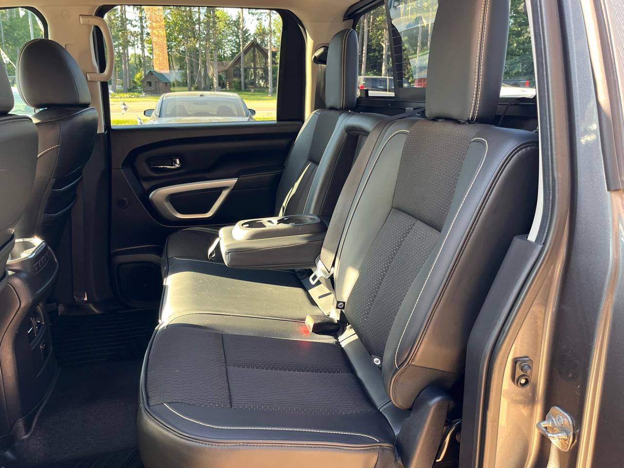 Nissan Titan 4x4 Crew Cab PRO-4X 2017