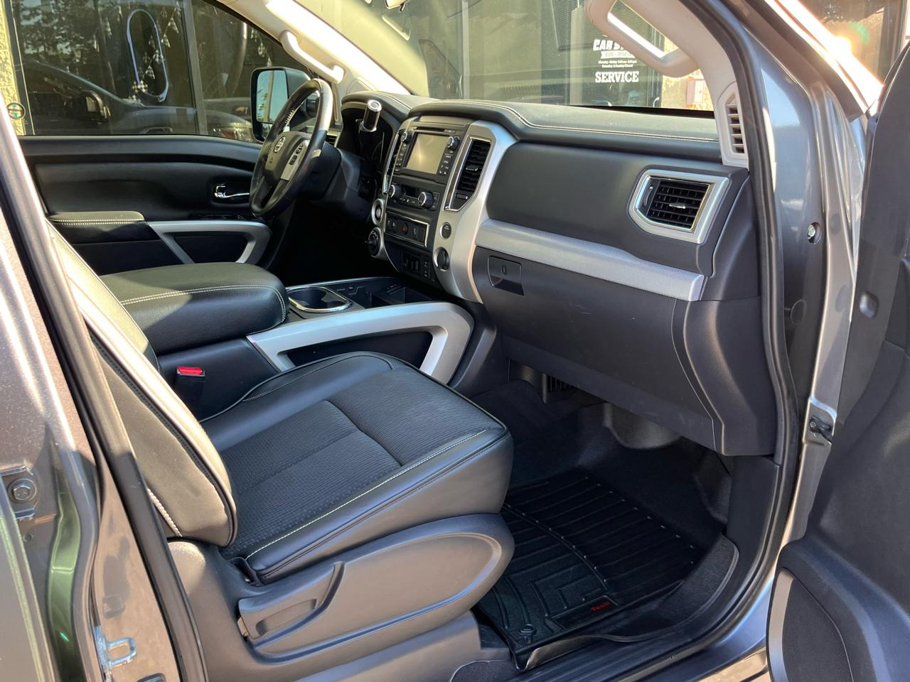 Nissan Titan 4x4 Crew Cab PRO-4X 2017