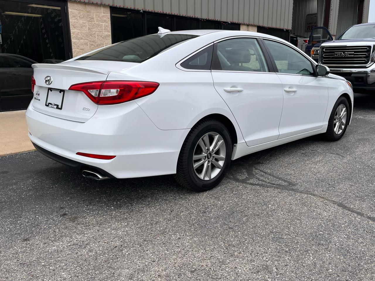 Hyundai Sonata 4dr Sdn 1.6T Eco w/Tire Kit 2016