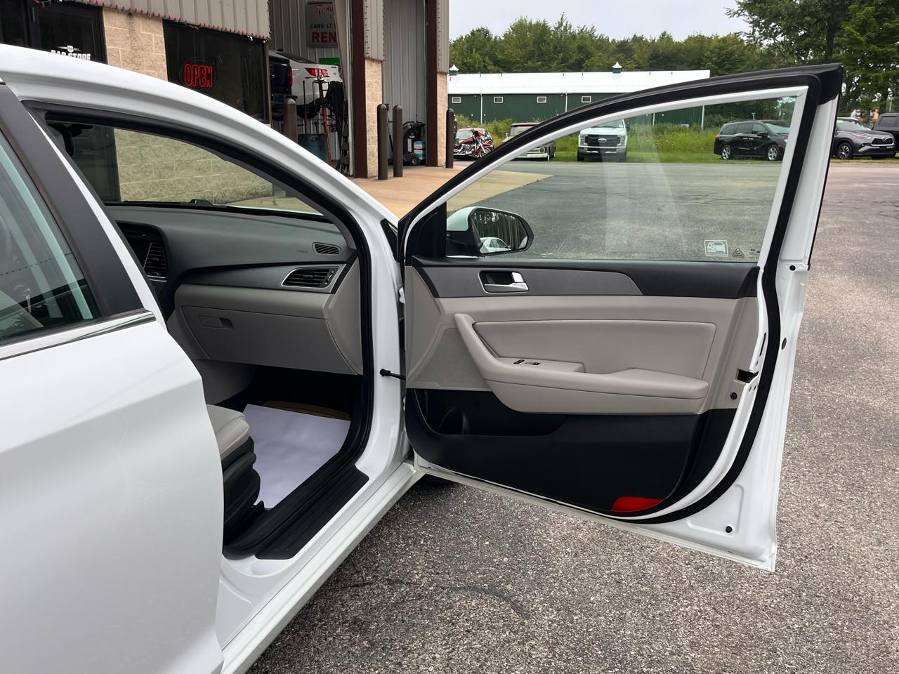 Hyundai Sonata 4dr Sdn 1.6T Eco w/Tire Kit 2016