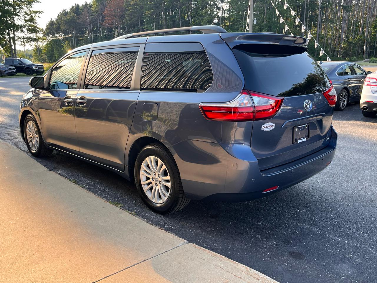 Toyota Sienna XLE Auto Access Seat FWD 7-Passenger (Natl) 2017