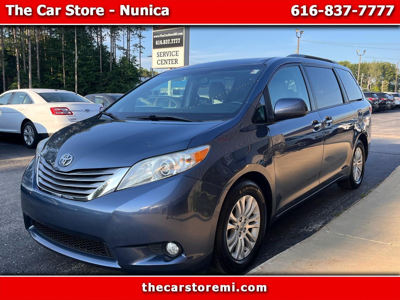 2017 Toyota Sienna XLE Auto Access Seat FWD 7-Passenger (Natl)