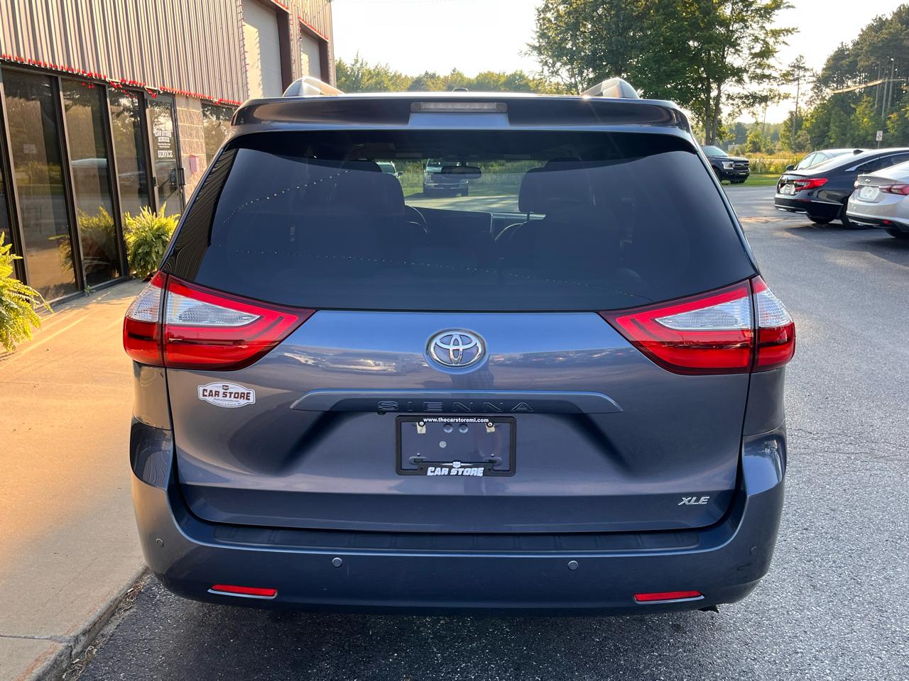 Toyota Sienna XLE Auto Access Seat FWD 7-Passenger (Natl) 2017