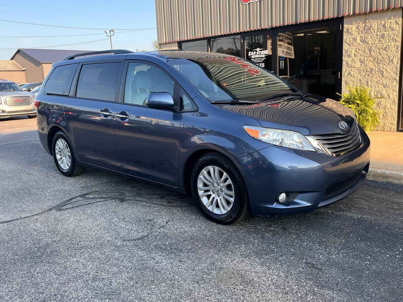Toyota Sienna XLE Auto Access Seat FWD 7-Passenger (Natl) 2017