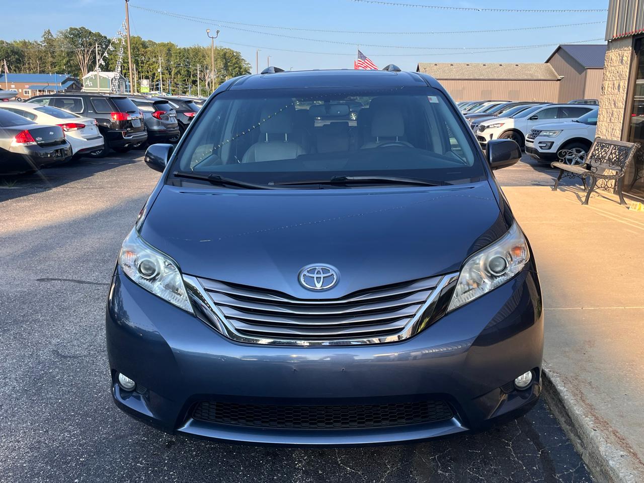 Toyota Sienna XLE Auto Access Seat FWD 7-Passenger (Natl) 2017