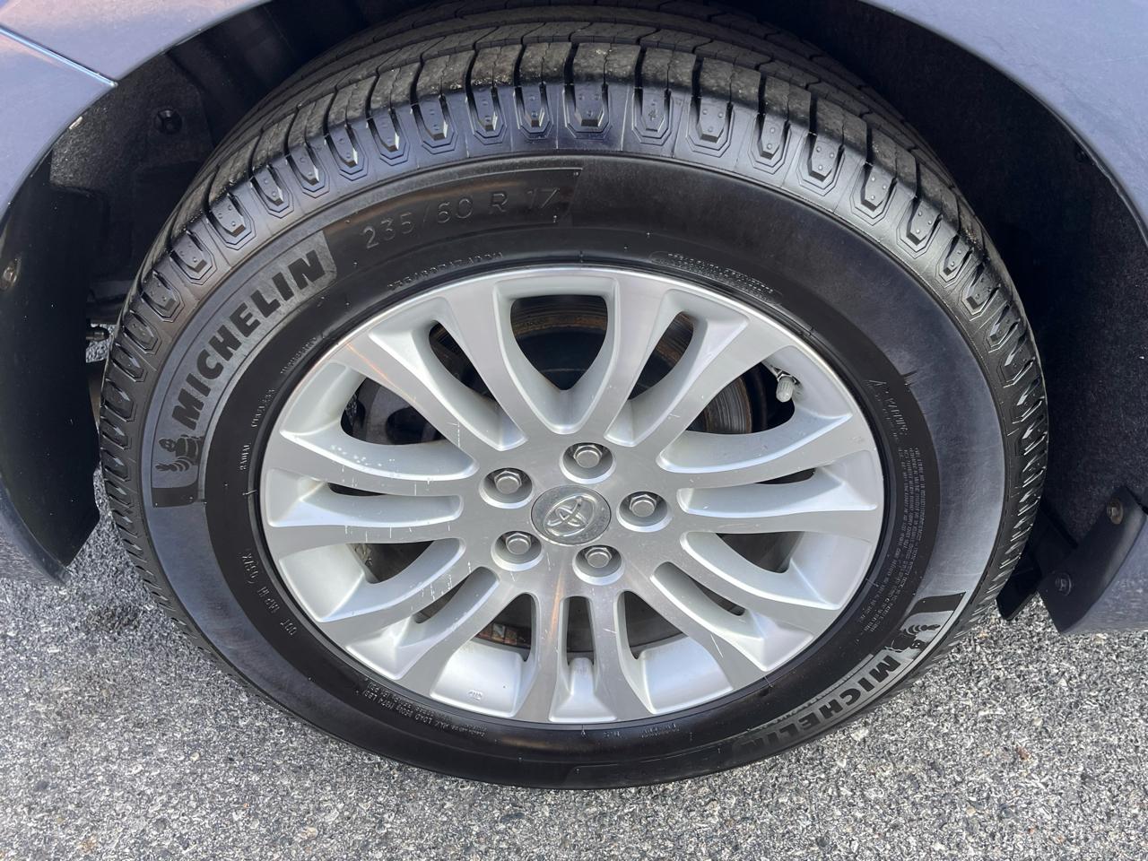 Toyota Sienna XLE Auto Access Seat FWD 7-Passenger (Natl) 2017