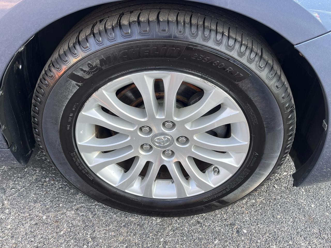 Toyota Sienna XLE Auto Access Seat FWD 7-Passenger (Natl) 2017