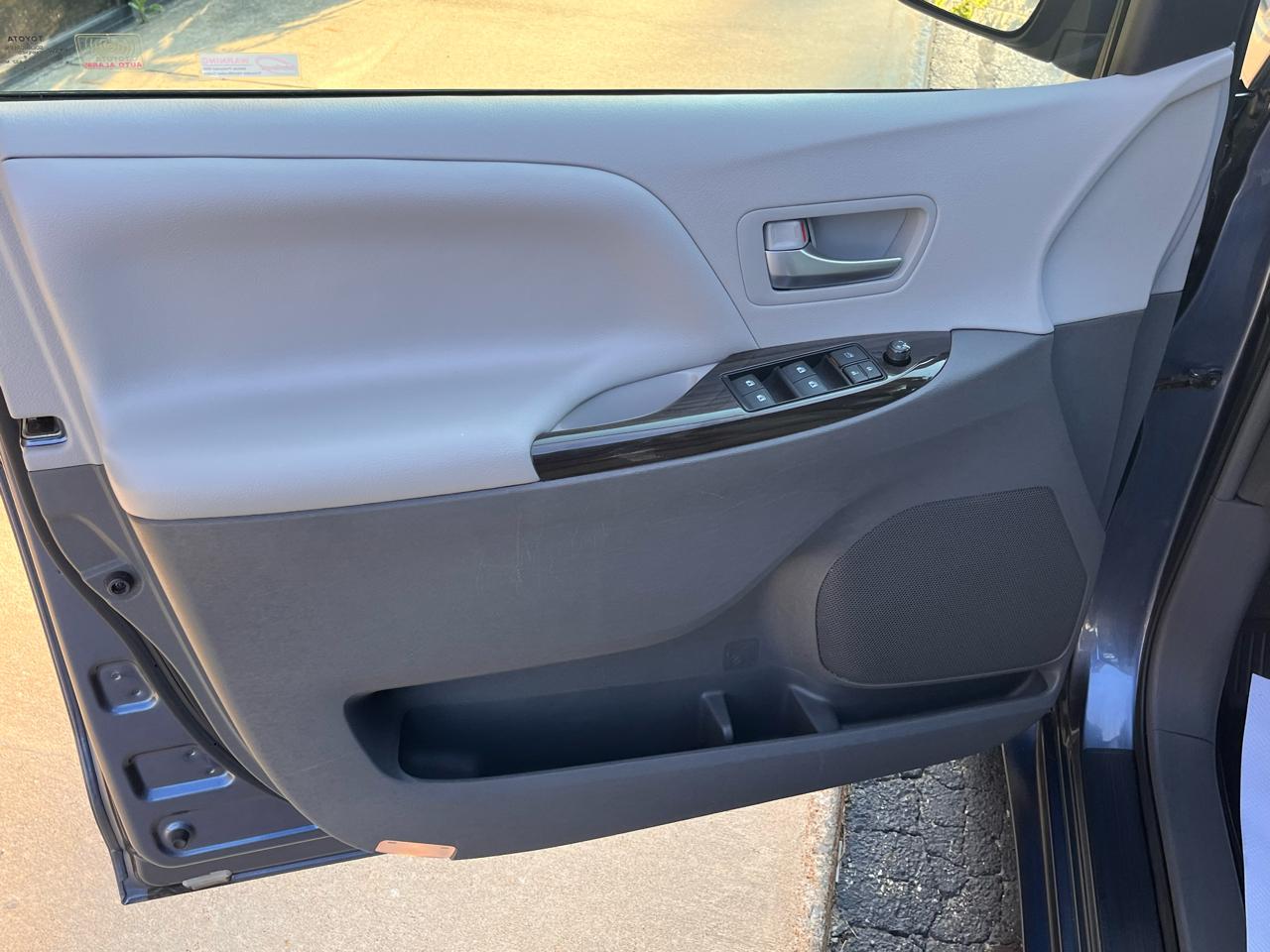Toyota Sienna XLE Auto Access Seat FWD 7-Passenger (Natl) 2017