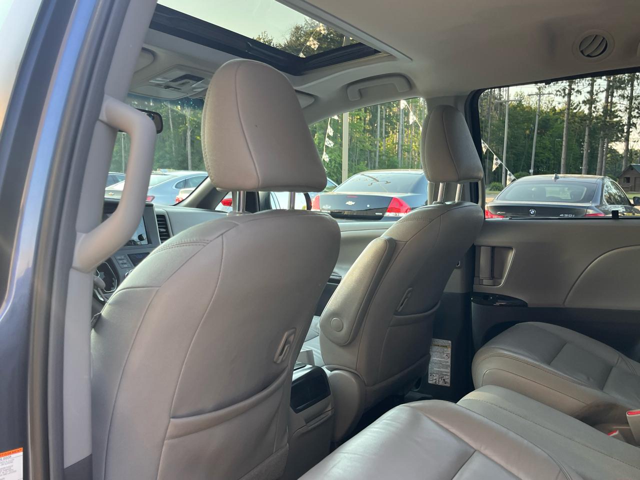 Toyota Sienna XLE Auto Access Seat FWD 7-Passenger (Natl) 2017