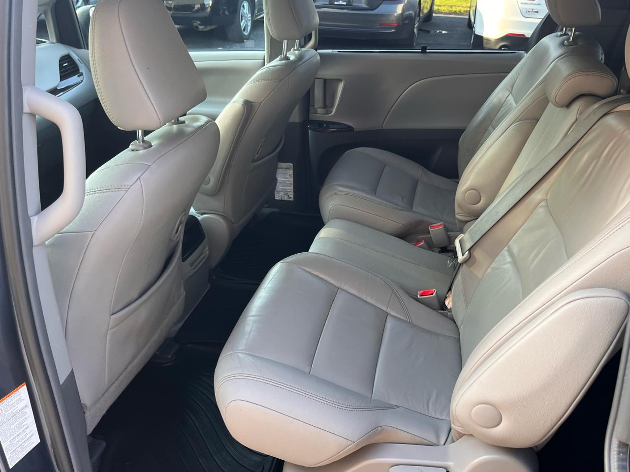Toyota Sienna XLE Auto Access Seat FWD 7-Passenger (Natl) 2017