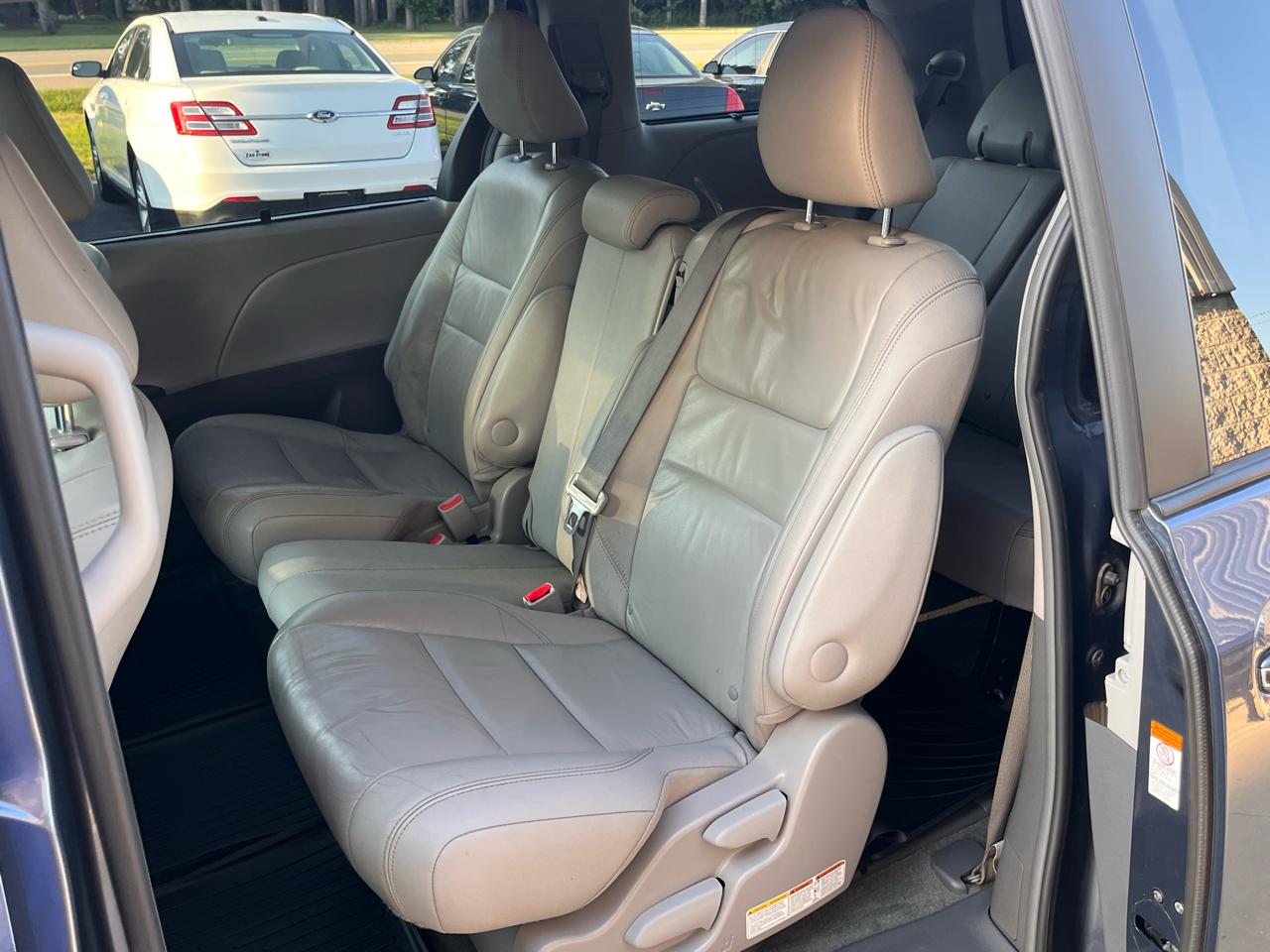 Toyota Sienna XLE Auto Access Seat FWD 7-Passenger (Natl) 2017