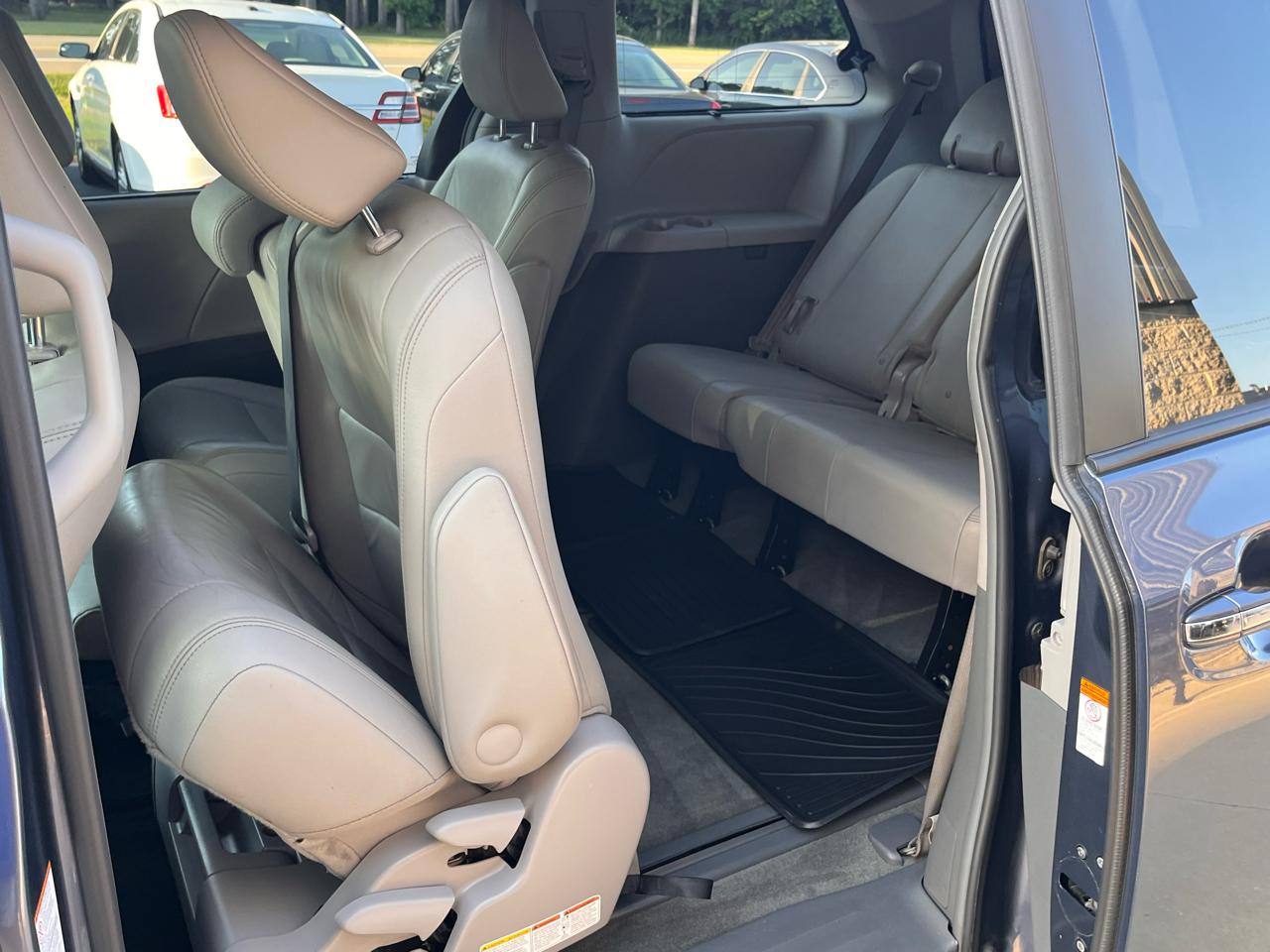 Toyota Sienna XLE Auto Access Seat FWD 7-Passenger (Natl) 2017