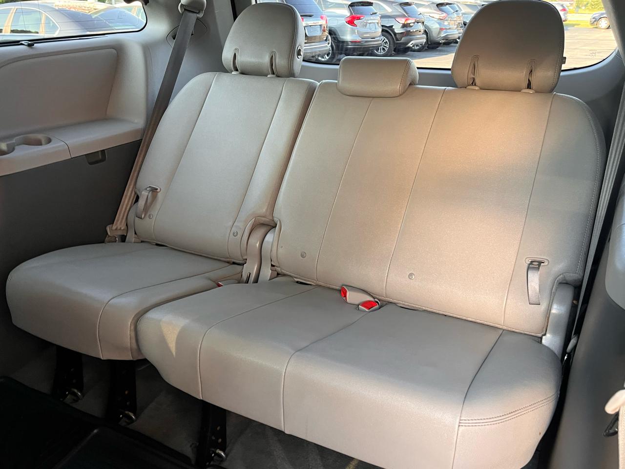 Toyota Sienna XLE Auto Access Seat FWD 7-Passenger (Natl) 2017