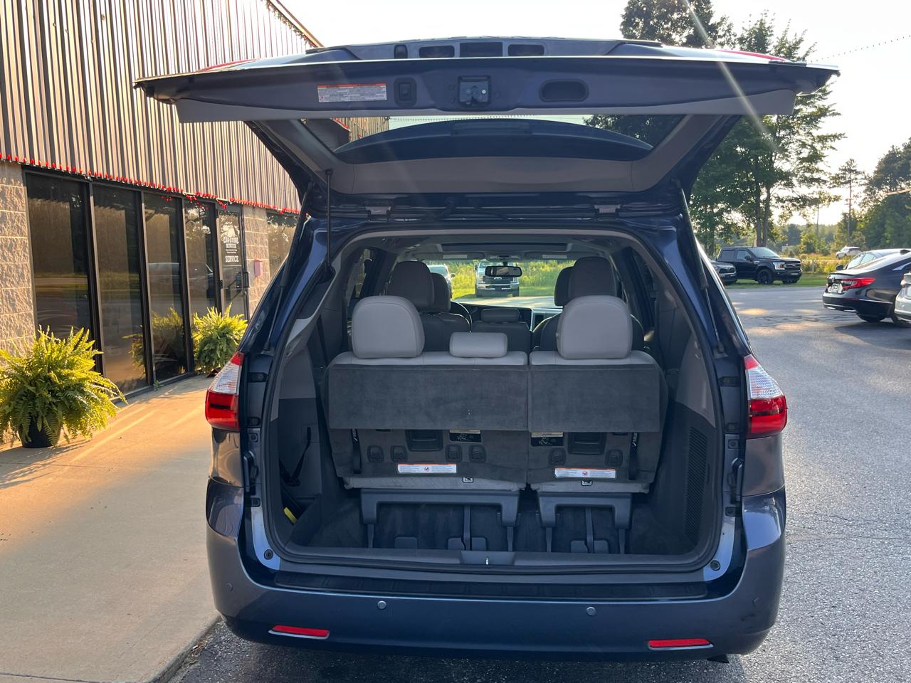 Toyota Sienna XLE Auto Access Seat FWD 7-Passenger (Natl) 2017