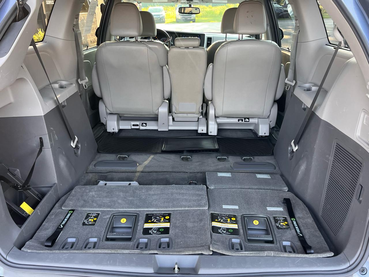 Toyota Sienna XLE Auto Access Seat FWD 7-Passenger (Natl) 2017