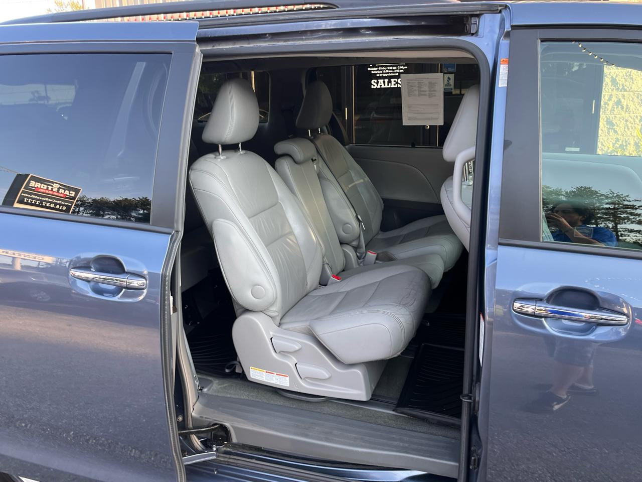Toyota Sienna XLE Auto Access Seat FWD 7-Passenger (Natl) 2017