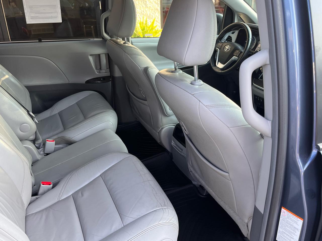 Toyota Sienna XLE Auto Access Seat FWD 7-Passenger (Natl) 2017
