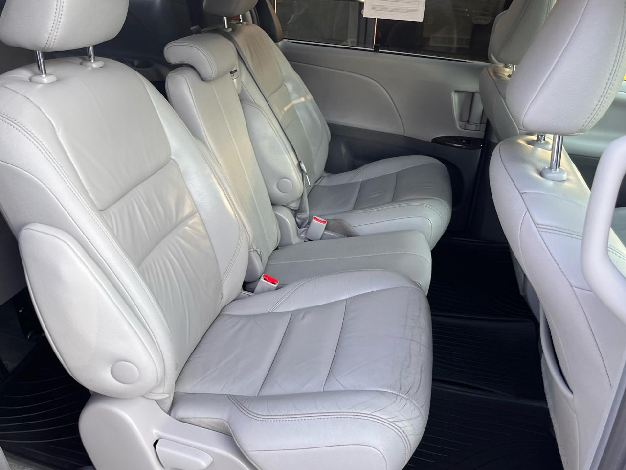 Toyota Sienna XLE Auto Access Seat FWD 7-Passenger (Natl) 2017