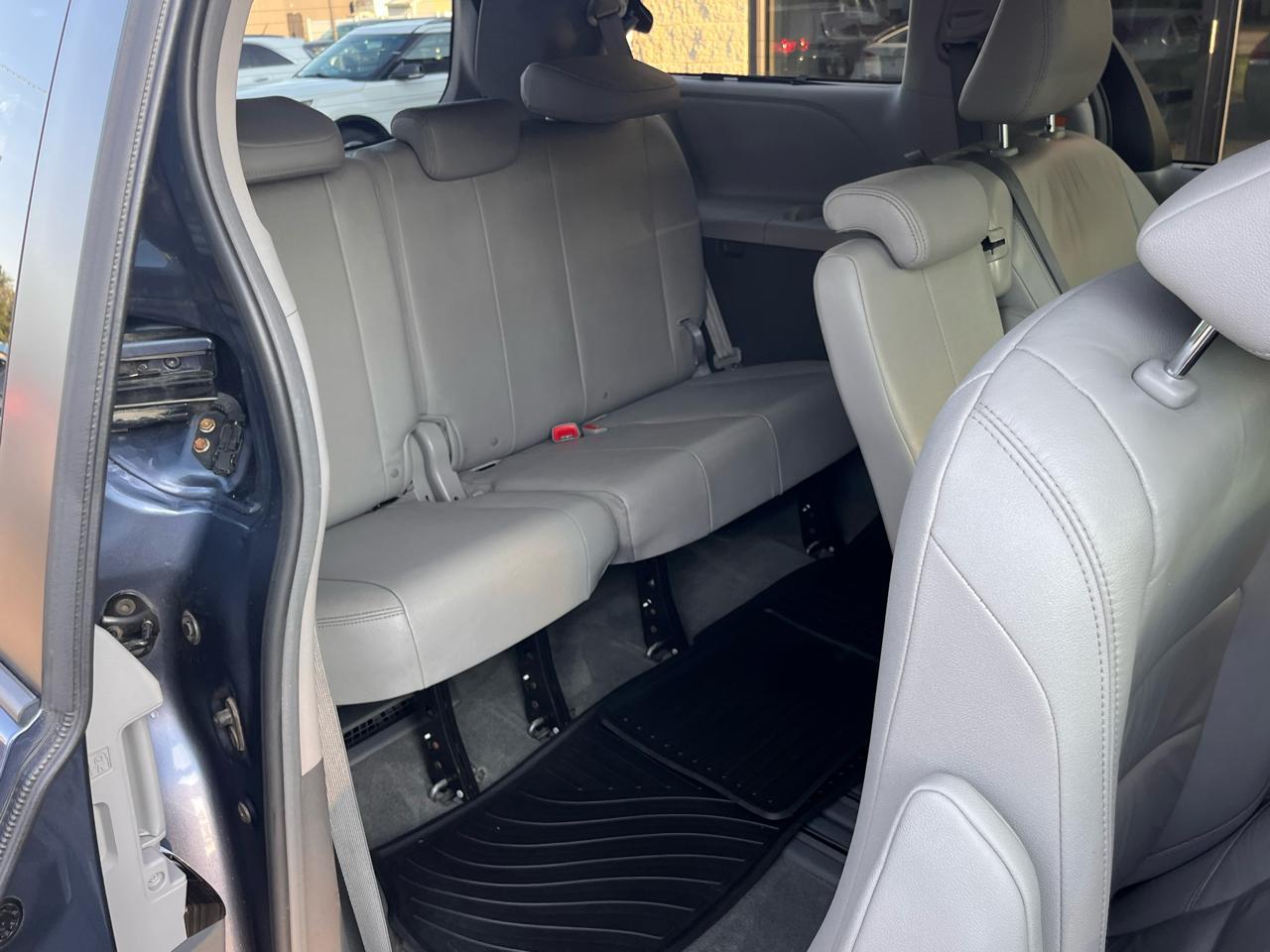 Toyota Sienna XLE Auto Access Seat FWD 7-Passenger (Natl) 2017