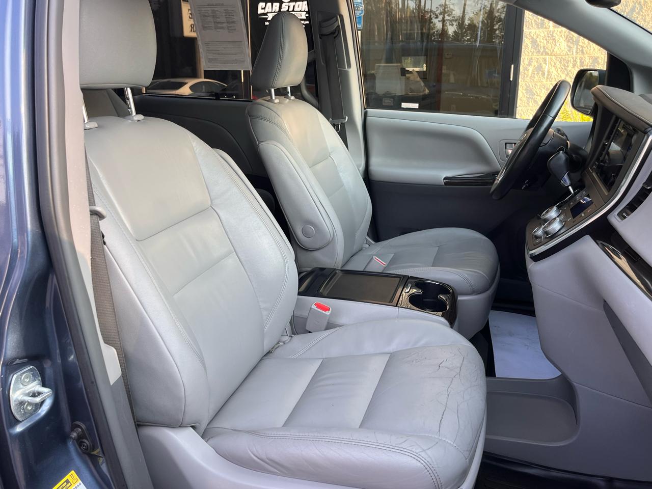Toyota Sienna XLE Auto Access Seat FWD 7-Passenger (Natl) 2017