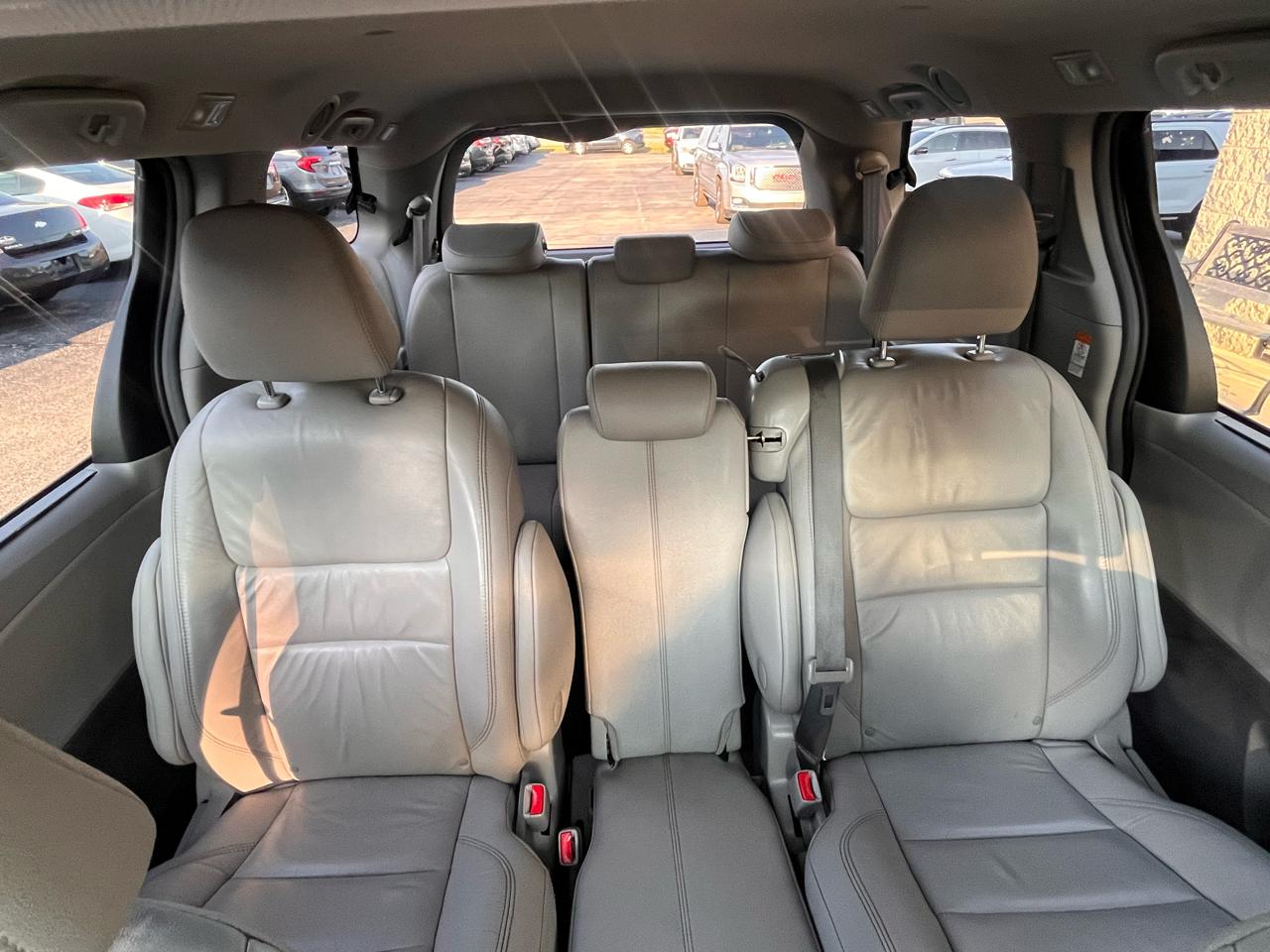 Toyota Sienna XLE Auto Access Seat FWD 7-Passenger (Natl) 2017