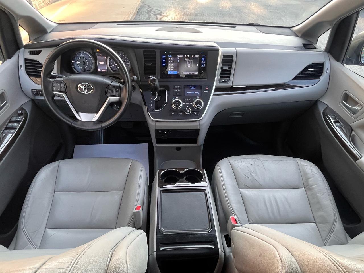 Toyota Sienna XLE Auto Access Seat FWD 7-Passenger (Natl) 2017