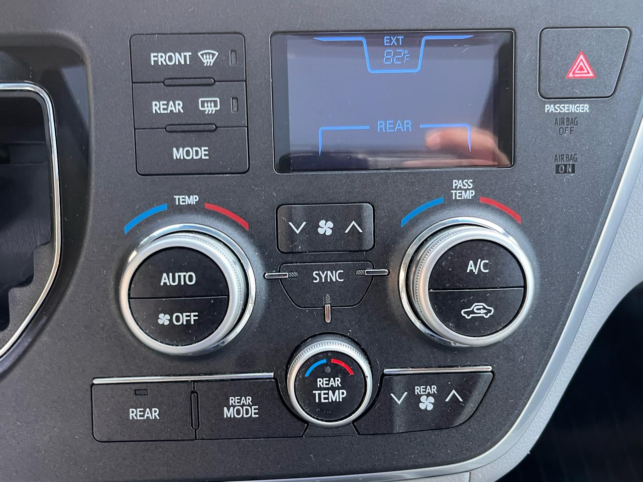 Toyota Sienna XLE Auto Access Seat FWD 7-Passenger (Natl) 2017