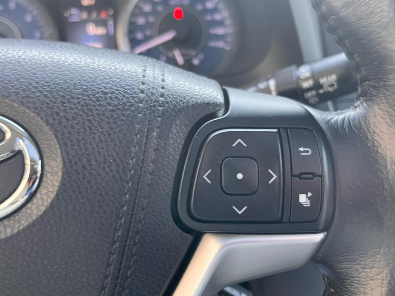 Toyota Sienna XLE Auto Access Seat FWD 7-Passenger (Natl) 2017
