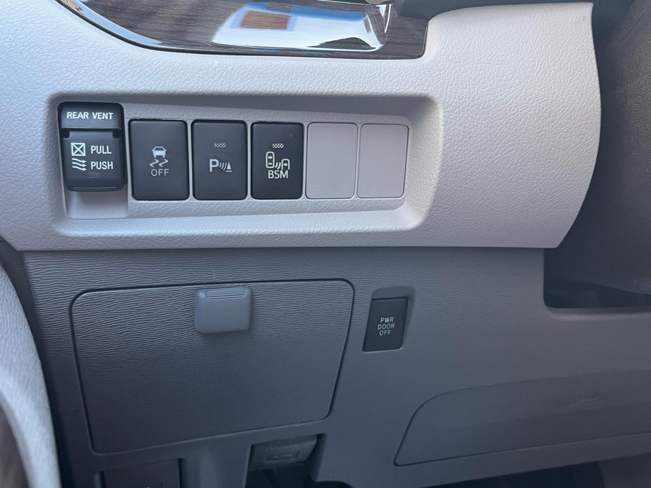 Toyota Sienna XLE Auto Access Seat FWD 7-Passenger (Natl) 2017