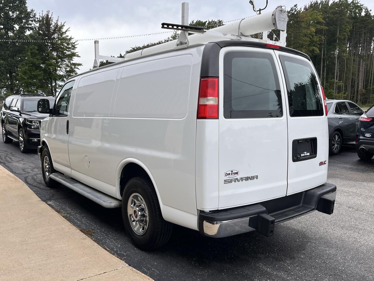 GMC Savana Cargo Van RWD 2500 135" 2018